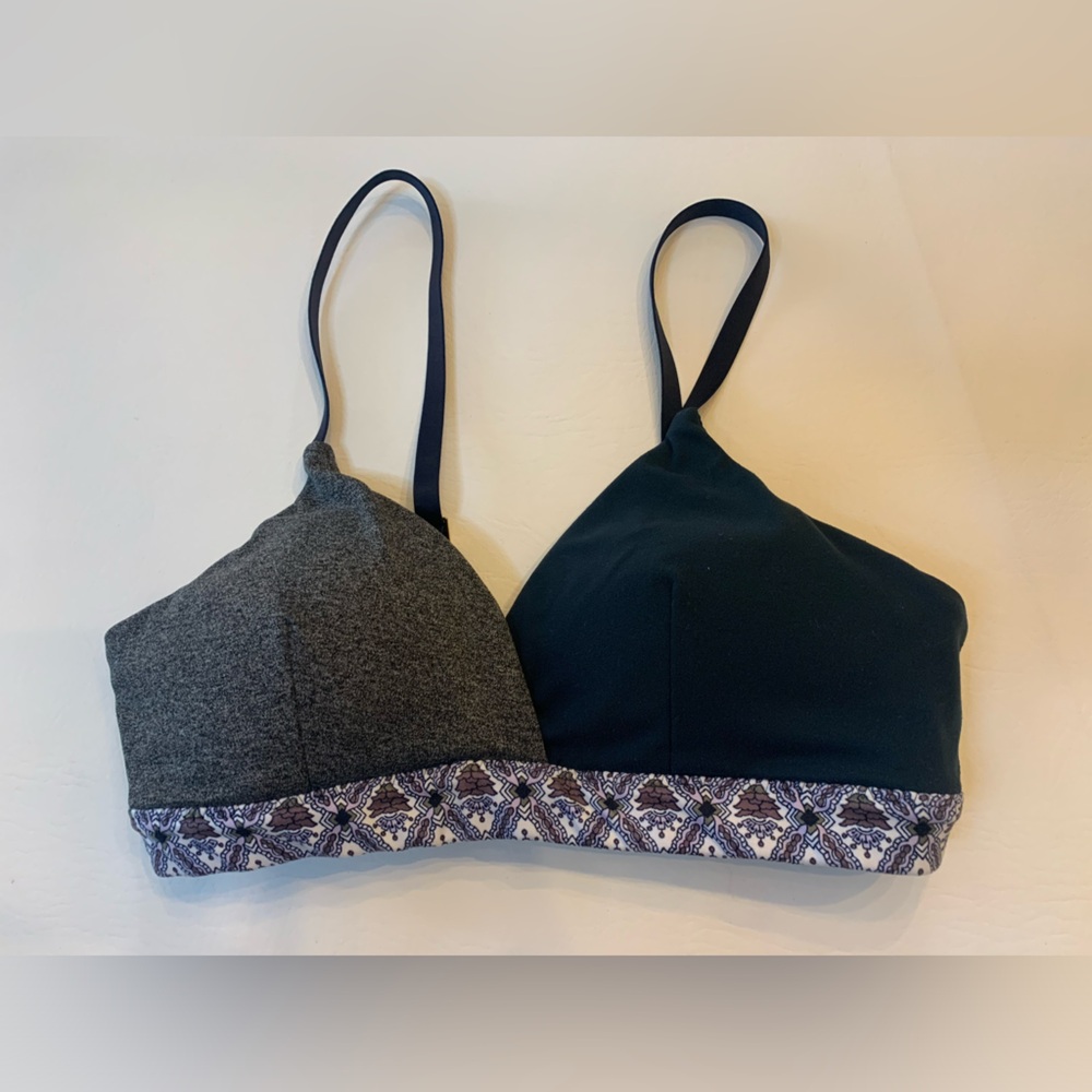 Athleta XXS floral lined crisscross women’s sports bra (M)
